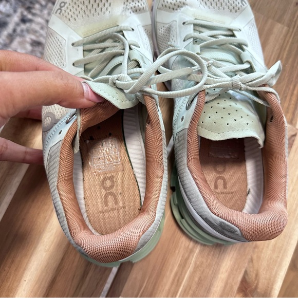 On Running Cloudflow V2 in Aloe White Running Shoes Size US Women 6.5 - Picture 10 of 13